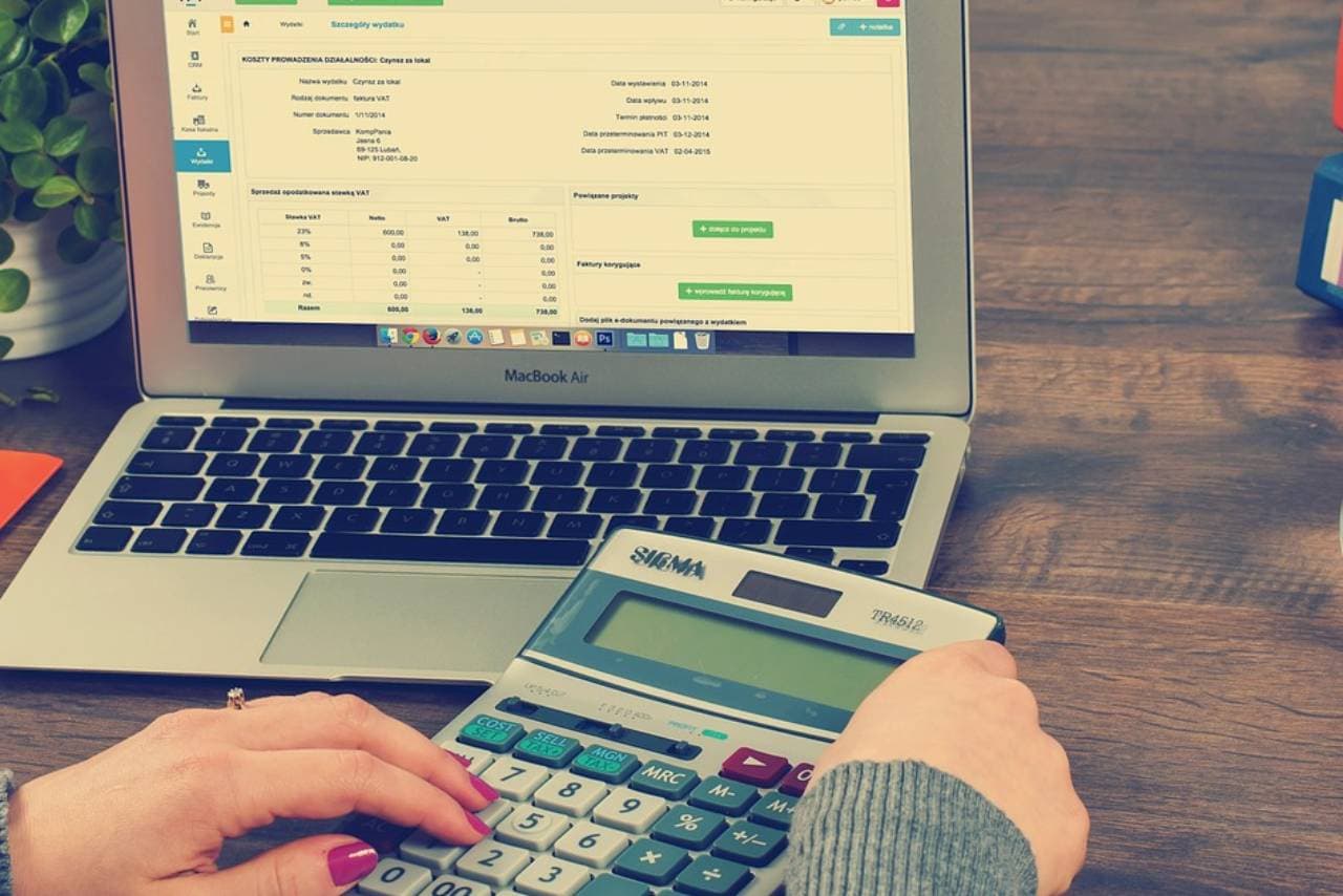 Read reviews to compare accounting features before investing