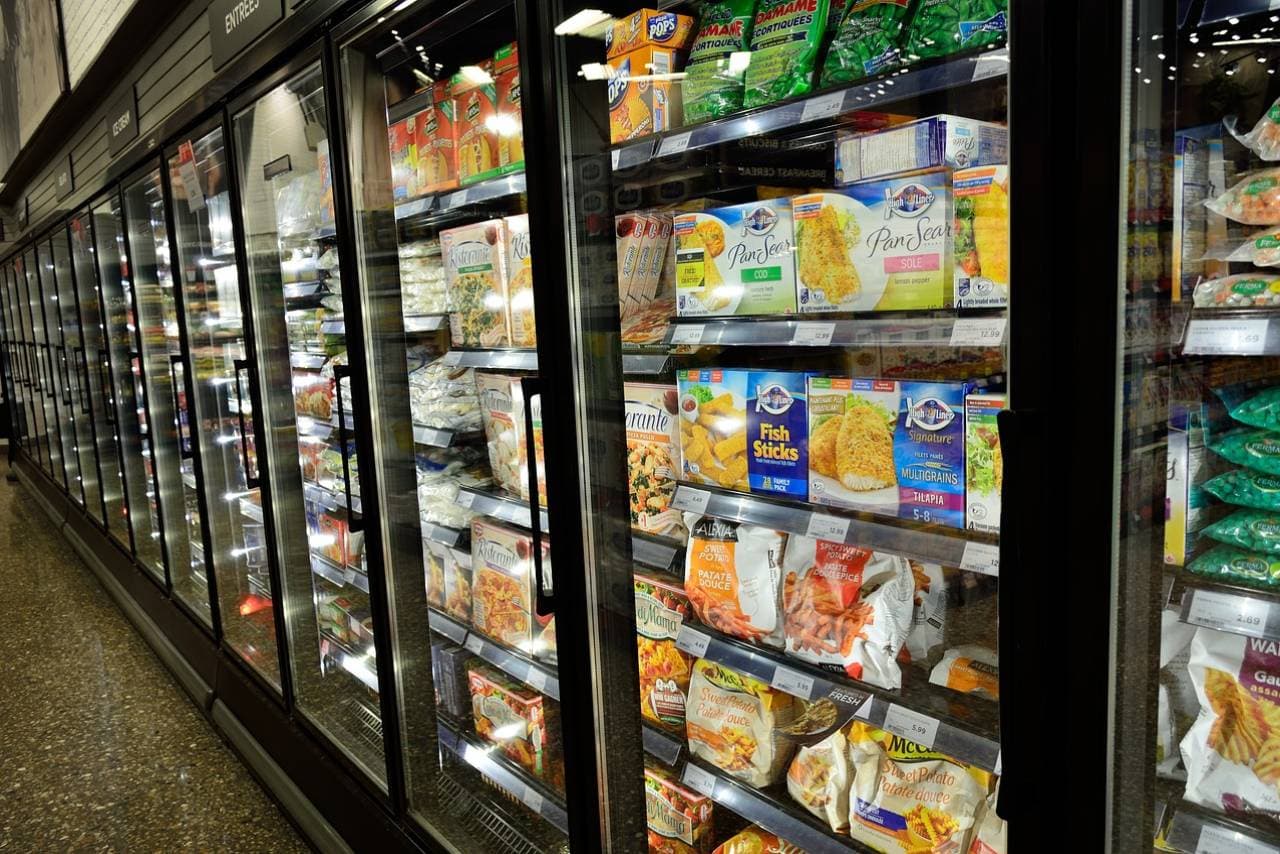 Store beef veel steak chops and fruits vegetables at right temperature