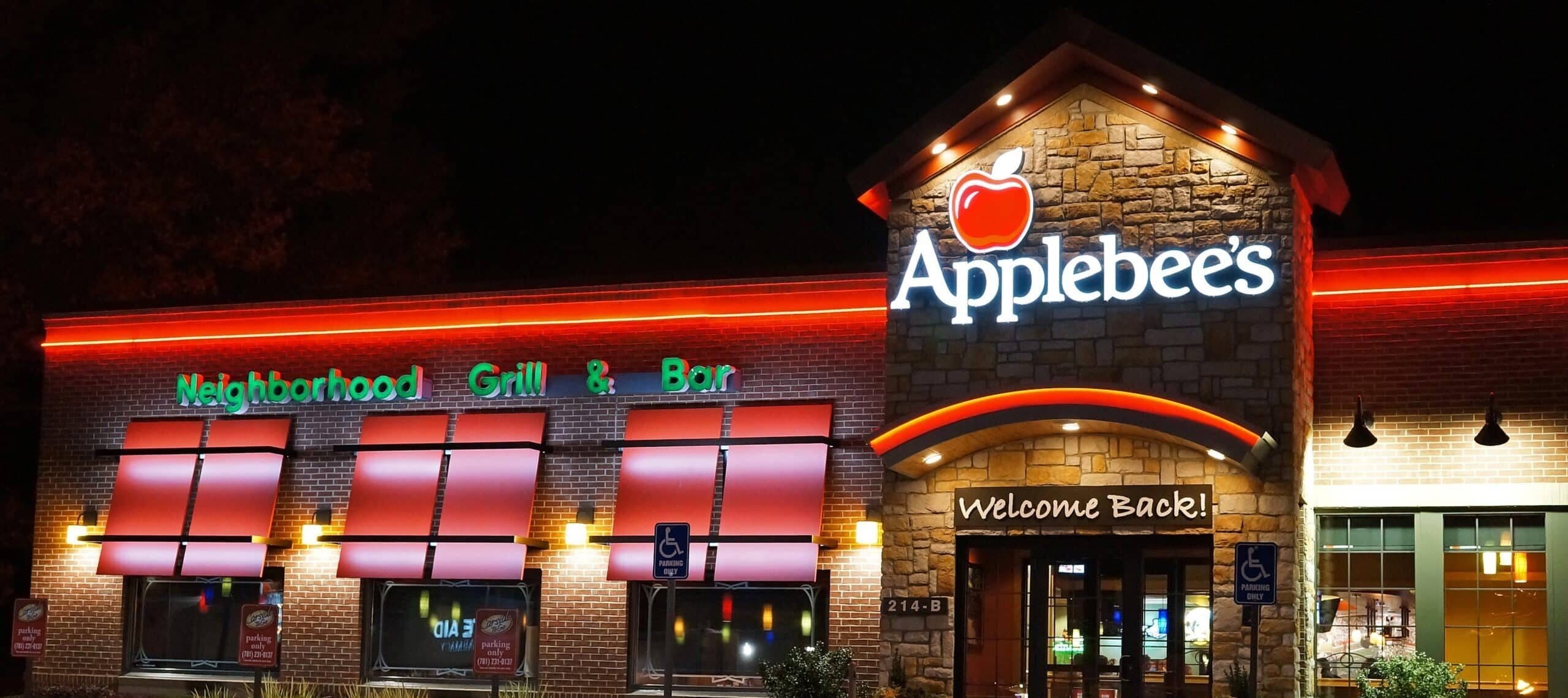 applebees exterior night scaled e1698702157262