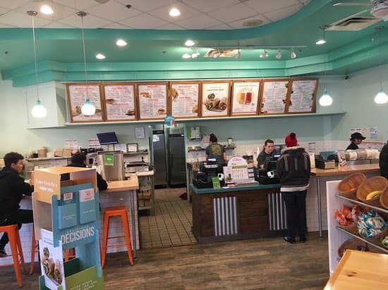 https://d3n2401vhvcfv5.cloudfront.net/_images/company/Tropical Smoothie Cafe/1739381134460-ordering-counter-area.jpg