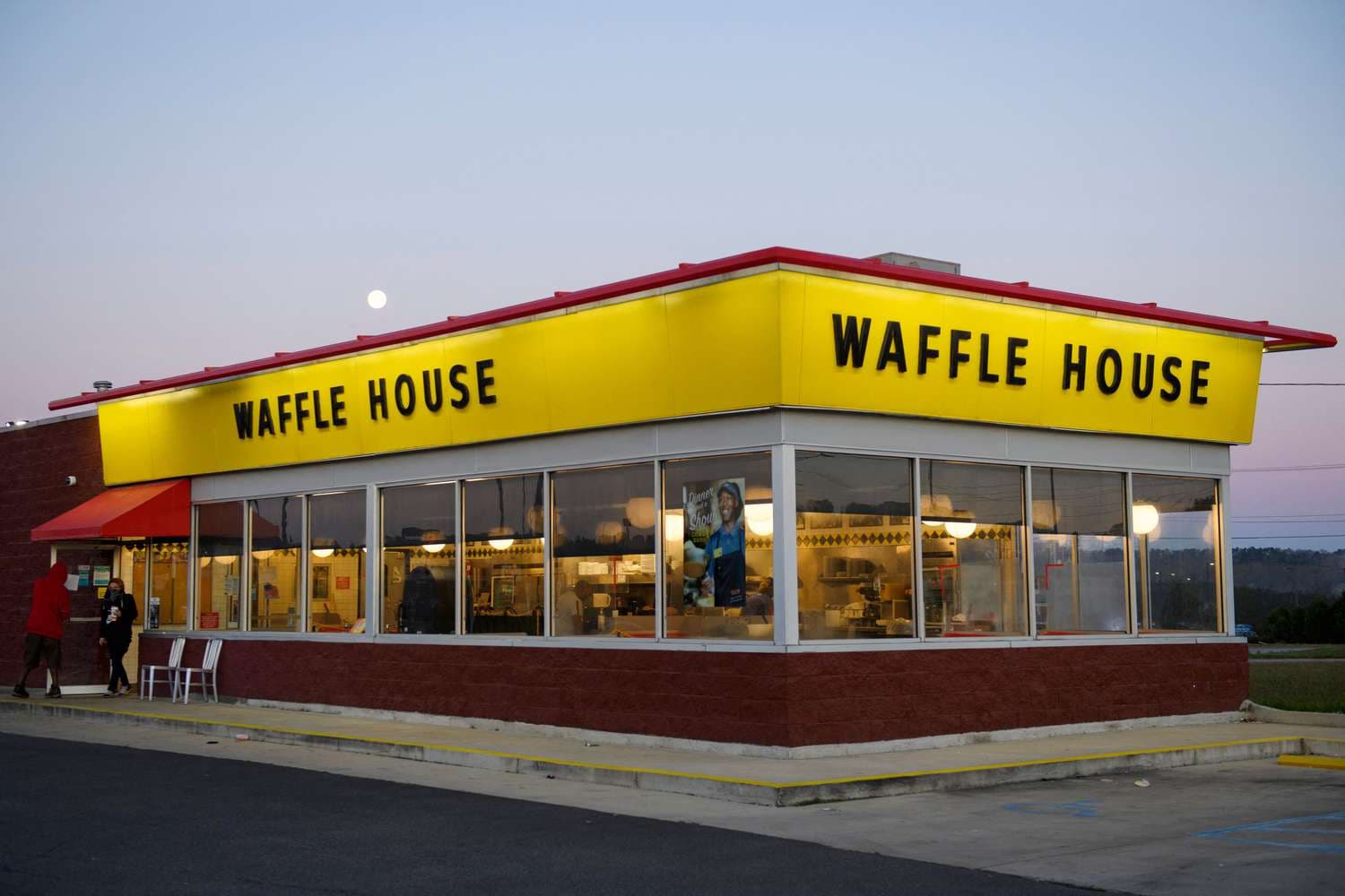 https://d3n2401vhvcfv5.cloudfront.net/_images/company/Waffle House/1743699237366-GettyImages-1232002174-803dd1a01ca74e99a5caf12efbd7cae7.jpg