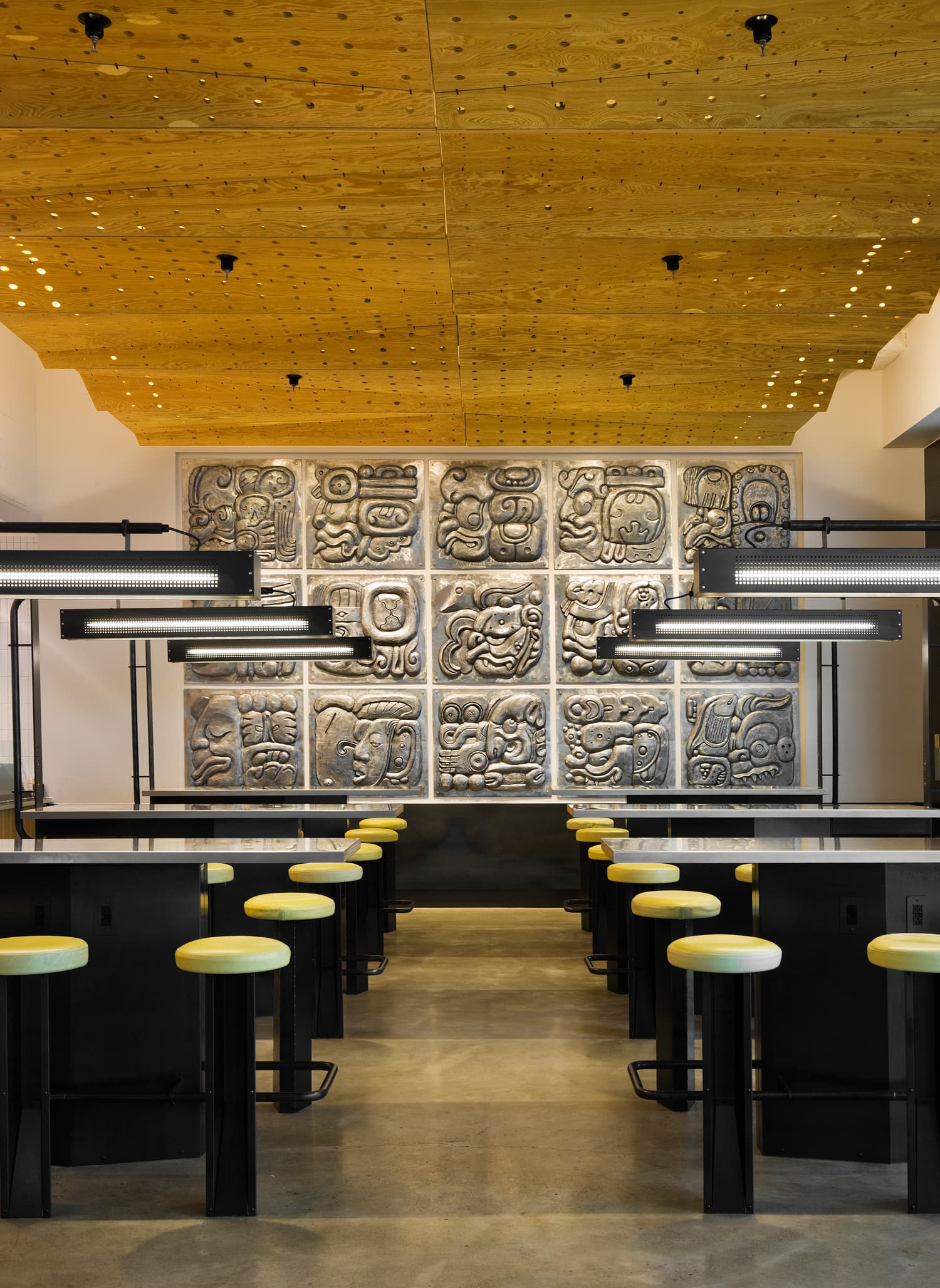 https://d3n2401vhvcfv5.cloudfront.net/_images/company/chipotle/interiors/Dulles_IntlAirport/Dulles_IntlAir_VA_Int_2_1500.jpg