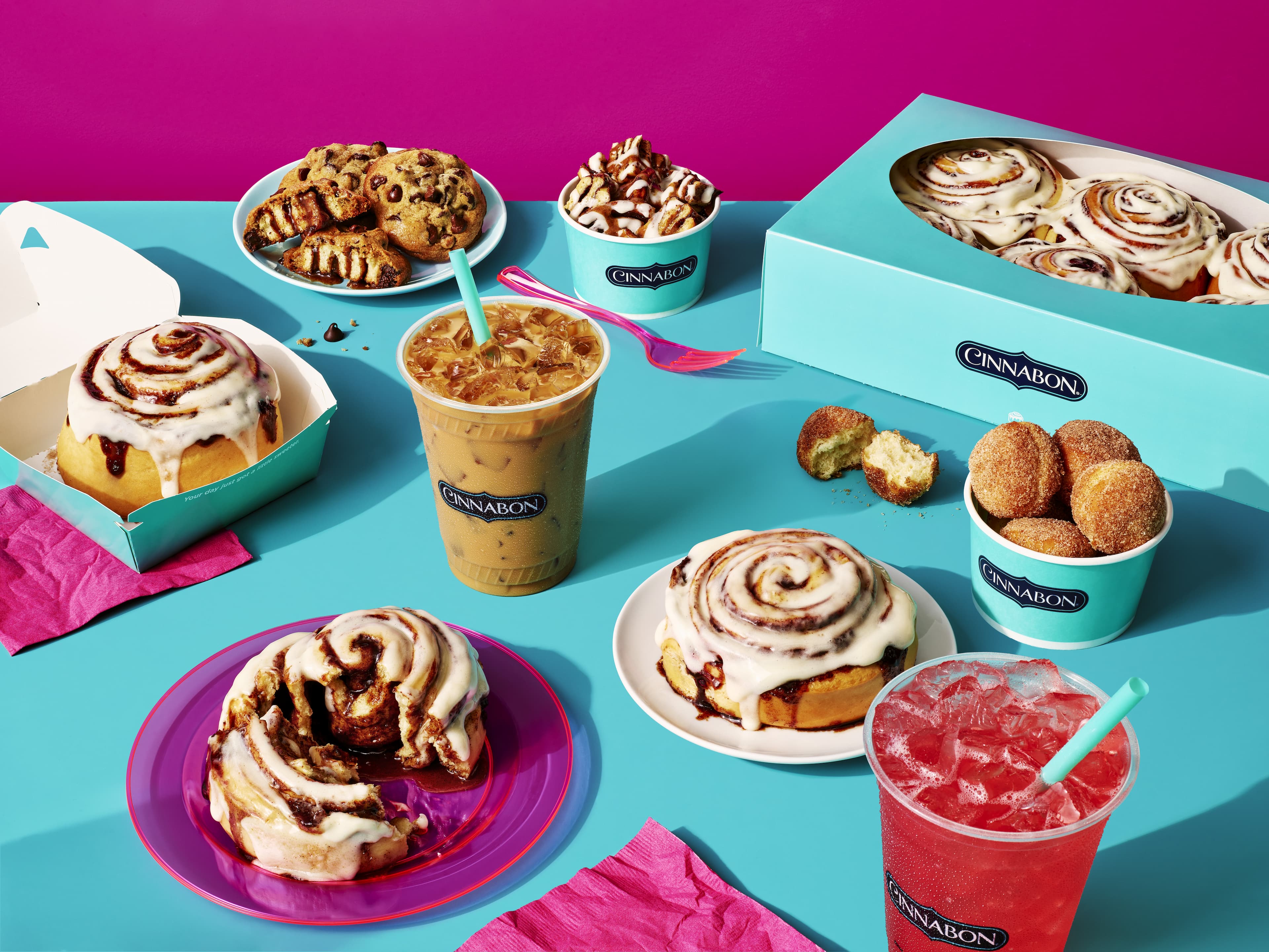 https://d3n2401vhvcfv5.cloudfront.net/_images/company/cinnabon/1734645956917-Cinnabon_ProductArray_3-4 copy.jpg